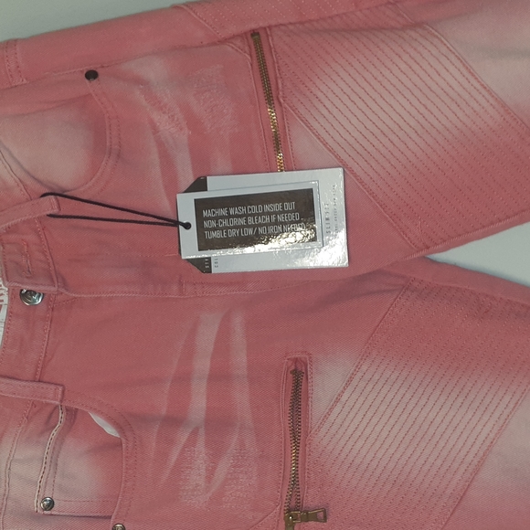 Nice Jean's never worn, tags still attached - Picture 1 of 3